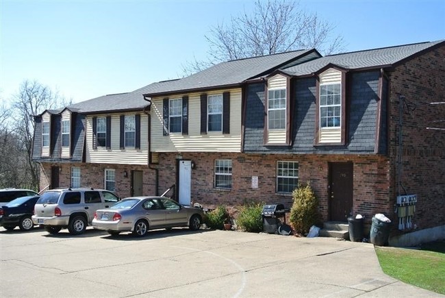 Dell Apartments in Elsmere, KY - Foto de edificio - Building Photo