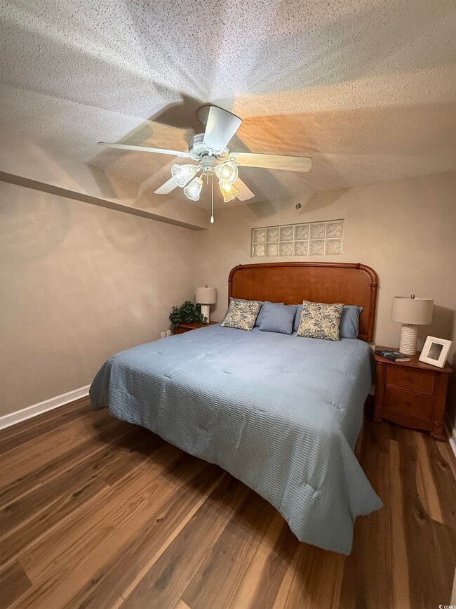 215 77th Ave N in Myrtle Beach, SC - Foto de edificio - Building Photo