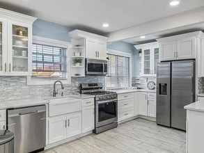 116-01-116221 221st St in Queens, NY - Foto de edificio - Building Photo