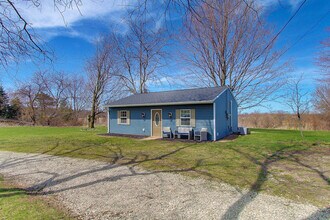 1610 Cooper Foster Park Rd in Vermilion, OH - Building Photo - Building Photo