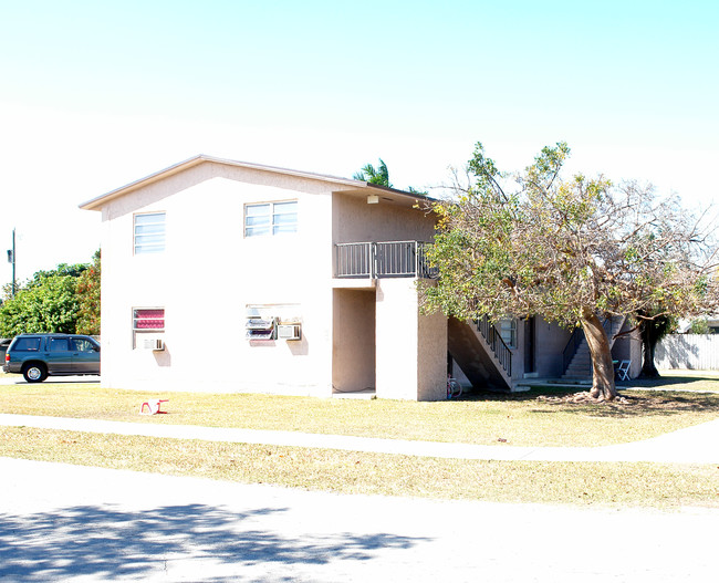 1338 NE 1st Ave in Homestead, FL - Building Photo - Building Photo