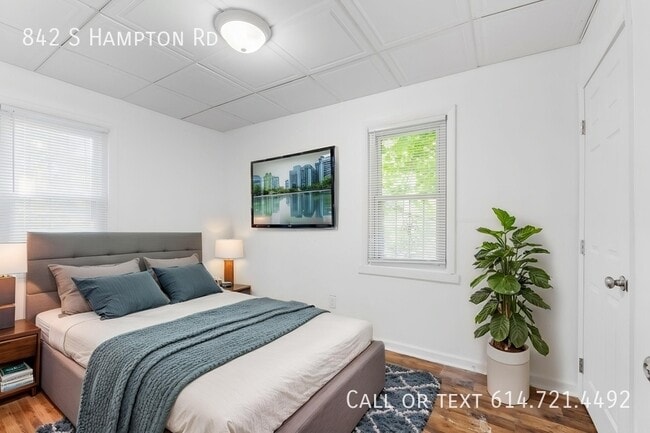 property at 842 S Hampton Rd