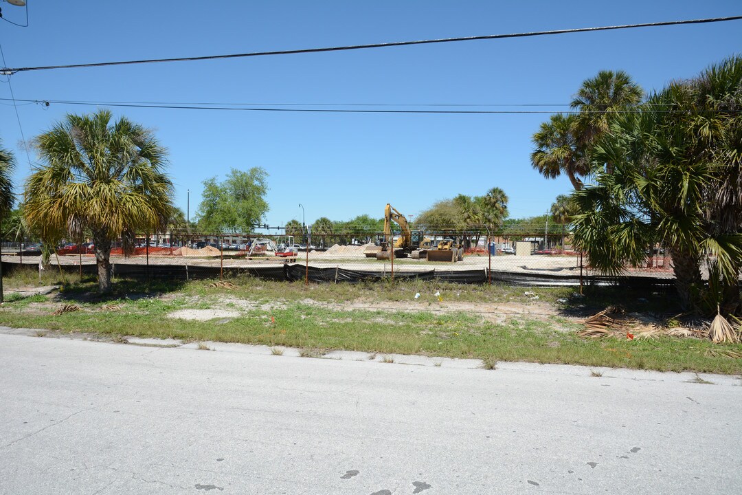 3678 W Gandy Blvd in Tampa, FL - Building Photo