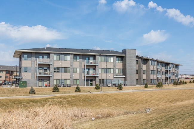 Urban Crossings Apartments in Grimes, IA - Building Photo - Building Photo