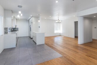 15439 Vose St in Los Angeles, CA - Building Photo - Building Photo