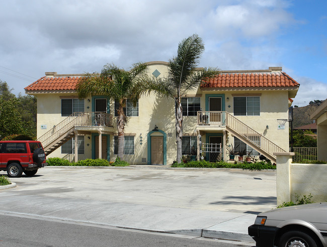 680 Riverside St in Ventura, CA - Foto de edificio - Building Photo