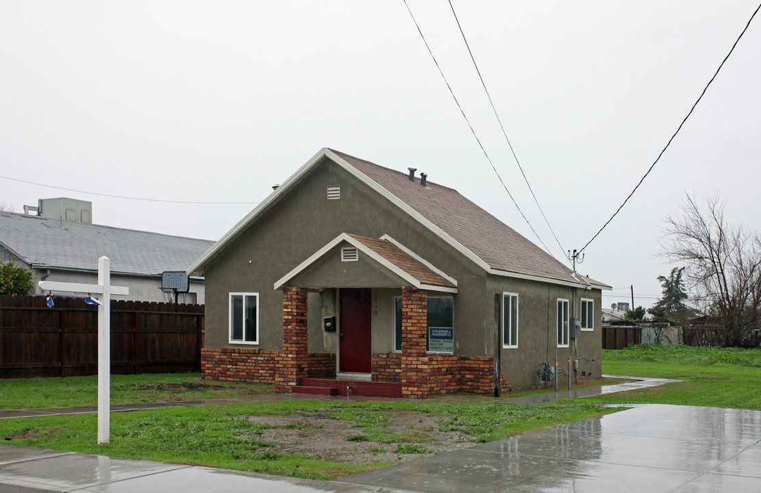 1119 Angelus St in Turlock, CA - Building Photo