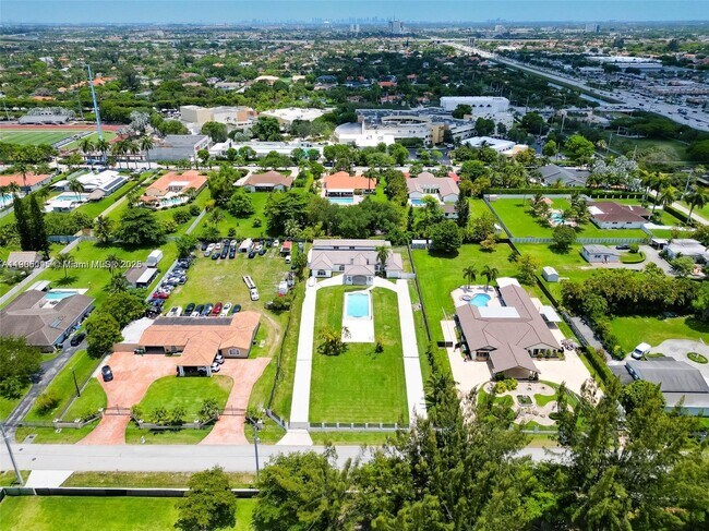 425 SW 129th Ave in Miami, FL - Building Photo - Building Photo