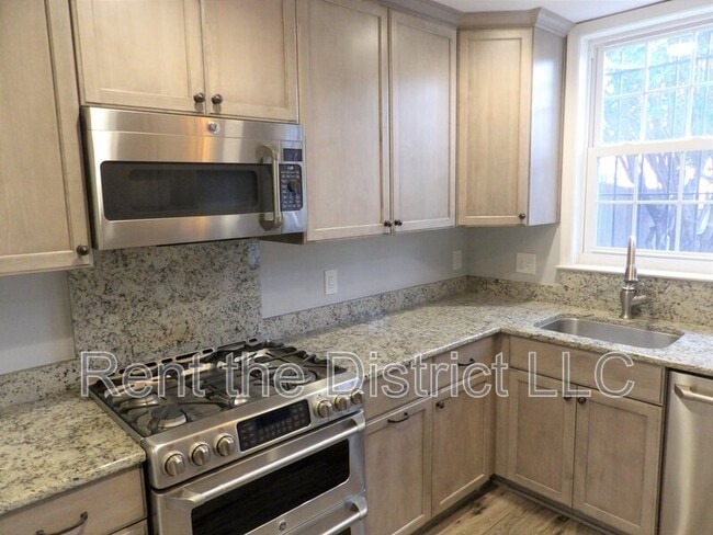 231 14th St NE in Washington, DC - Building Photo - Building Photo