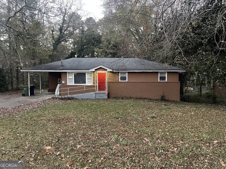 207 Howell Dr SW in Atlanta, GA - Building Photo