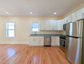 73 Merriam St, Unit 2 in Somerville, MA - Building Photo - Building Photo