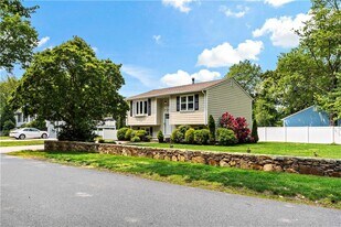 66 Tupelo Trail in Narragansett, RI - Building Photo
