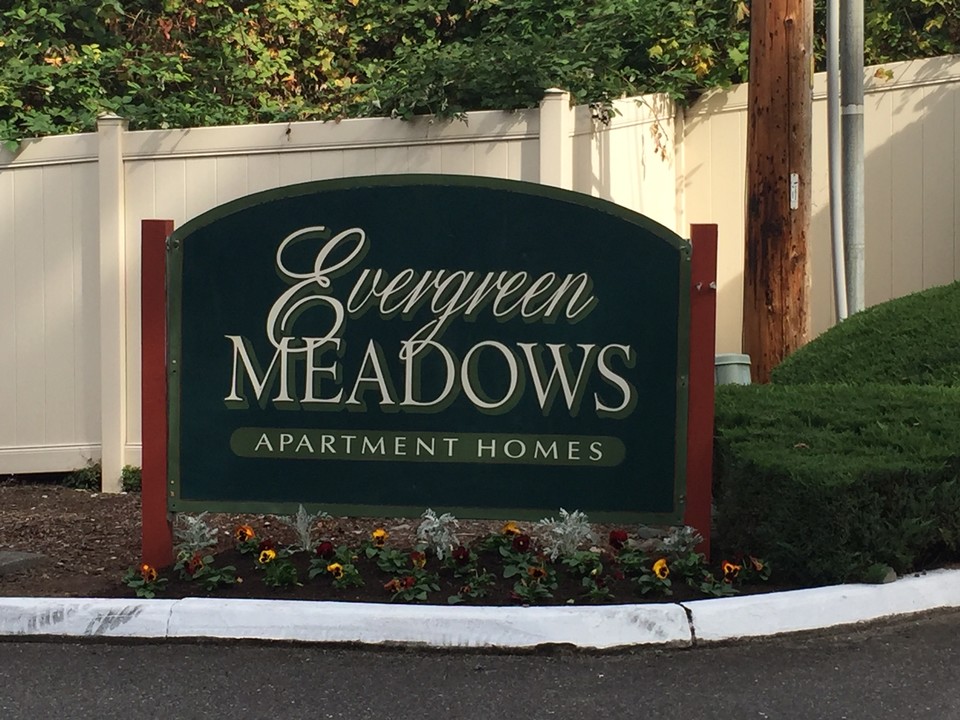 Evergreen Meadows in Puyallup, WA - Building Photo