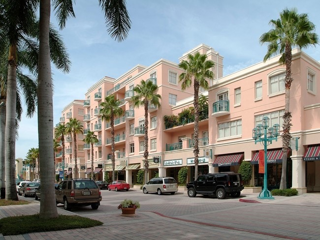 Mizner Park Apartments in Boca Raton, FL - Foto de edificio - Building Photo