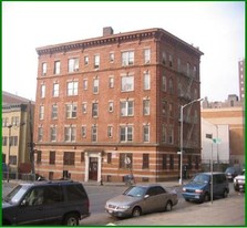 300 E 159th St in Bronx, NY - Building Photo