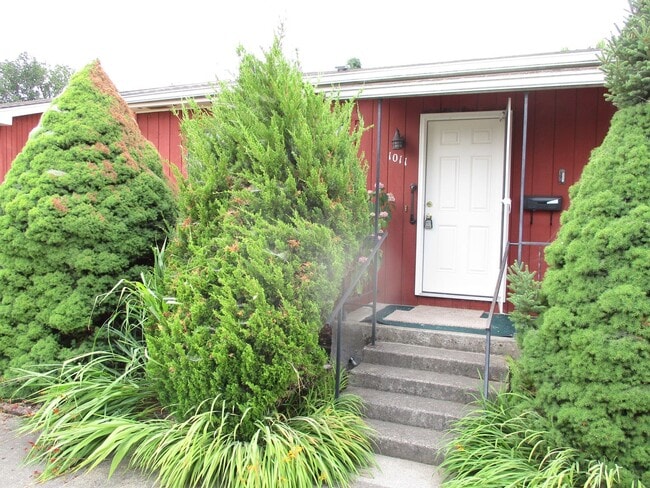 property at 1011-1013 W 9th St