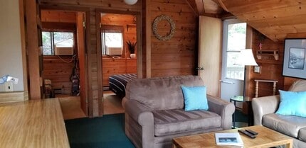 9232 S Lakeshore Rd in Chelan, WA - Building Photo - Building Photo