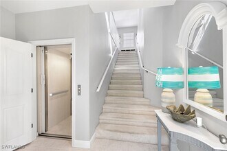 8320 Mystic Greens Way in Naples, FL - Foto de edificio - Building Photo