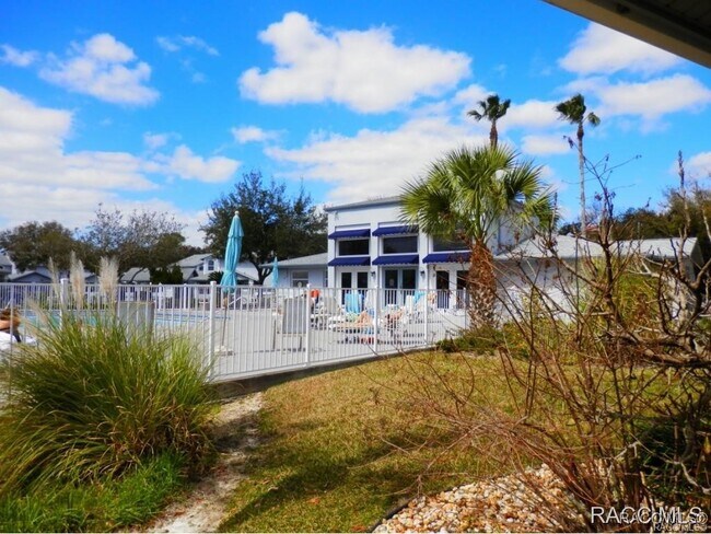 10972 W Cove Harbor Dr in Crystal River, FL - Building Photo - Building Photo