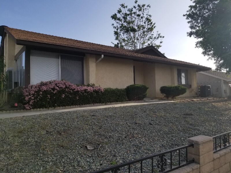43707 Nathan Dr in Hemet, CA - Foto de edificio