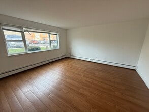 9595 Maple Dr in Rosemont, IL - Building Photo - Building Photo