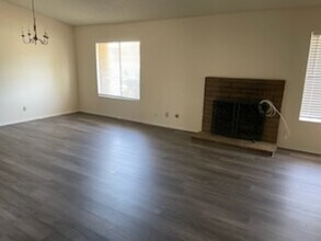 885-887 Douglas Ct in Hemet, CA - Building Photo - Building Photo