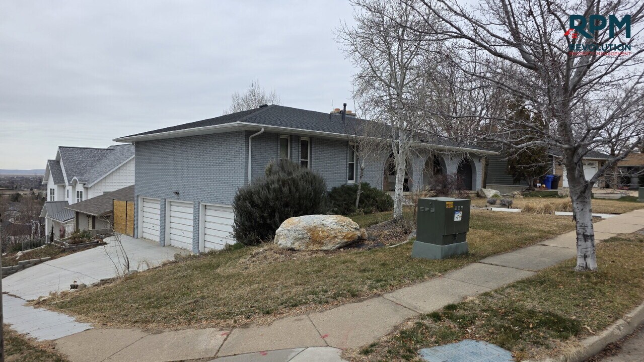 816 Mountain Side Dr in Farmington, UT - Building Photo