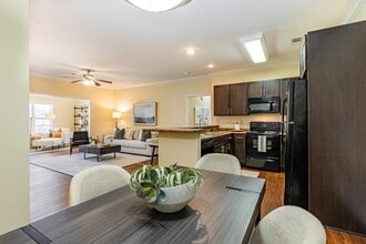 Hawthorne Crestview in Warner Robins, GA - Foto de edificio - Building Photo