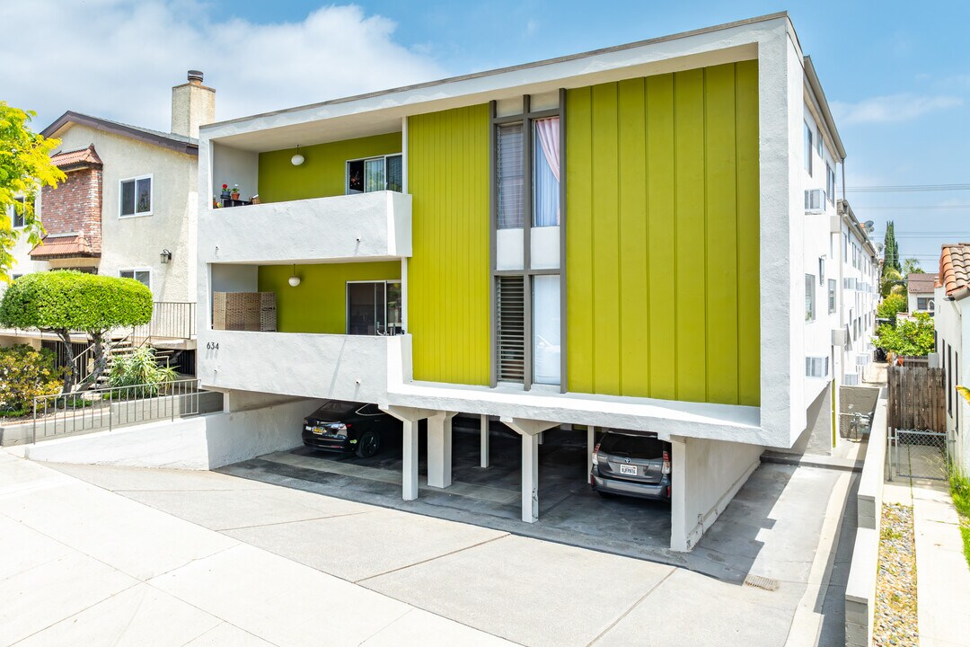 Ivy on Harvard in Burbank, CA - Building Photo