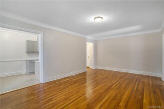 234 Martine Ave in White Plains, NY - Building Photo - Building Photo