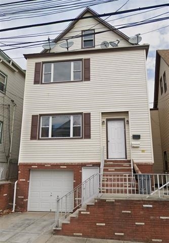 37 E 49th St in Bayonne, NJ - Building Photo