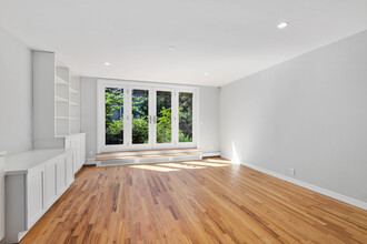 128 W 95th St in New York, NY - Building Photo - Building Photo