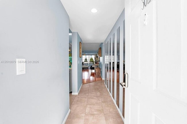 6049 Balboa Cir, Unit 302 in Boca Raton, FL - Building Photo - Building Photo