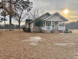 1105 Weaver St in Timmonsville, SC - Building Photo