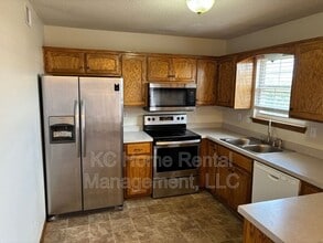 501 Regina Ct in Raymore, MO - Building Photo - Building Photo