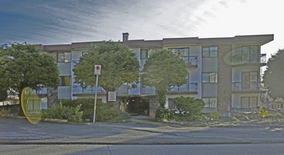 5220 Capitol Dr in Burnaby, BC - Building Photo - Building Photo