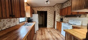 125 Frank Cloud Rd in Huntsville, TX - Building Photo