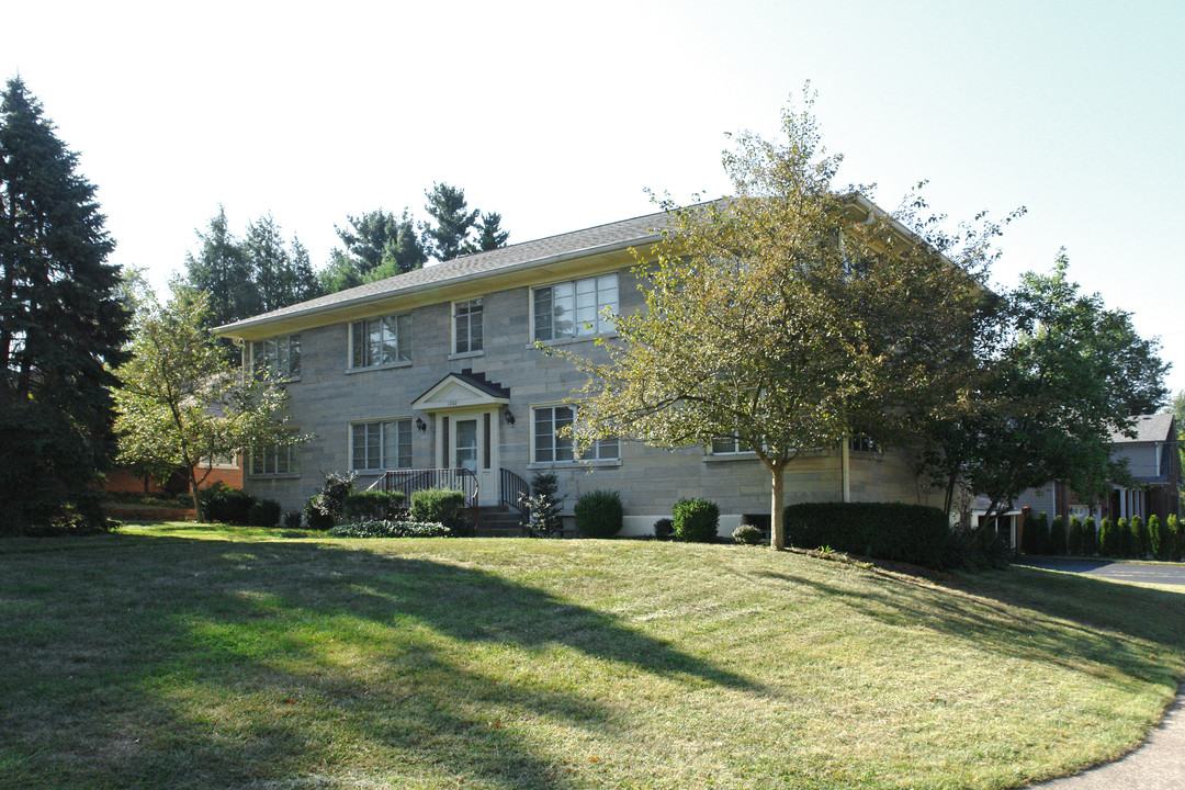 1202 Cooper Dr in Lexington, KY - Building Photo