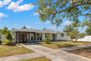 5230 1st Ave N in St. Petersburg, FL - Building Photo