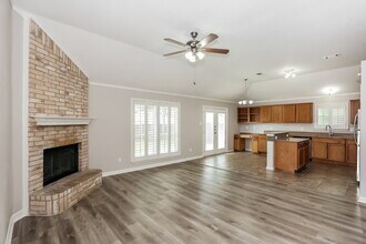 510 Branchwood Dr in Lancaster, TX - Building Photo - Building Photo