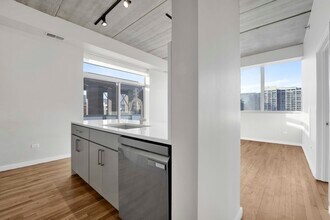 630 N Franklin St, Unit 1019 in Chicago, IL - Foto de edificio - Building Photo