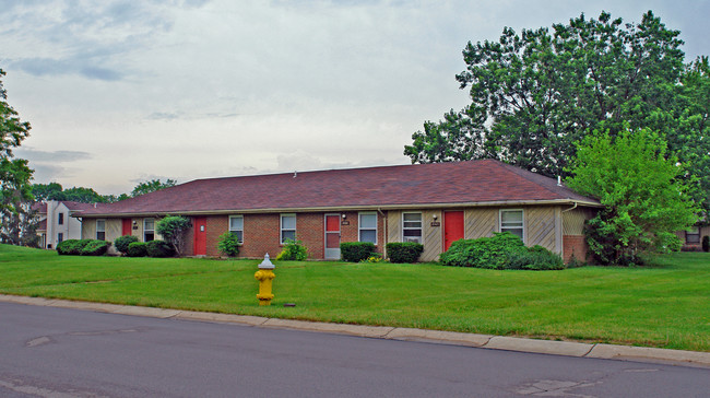 8490 Woodgrove Dr in Dayton, OH - Building Photo - Building Photo