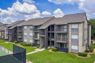 Hunters Point in Arlington, TX - Building Photo - Building Photo