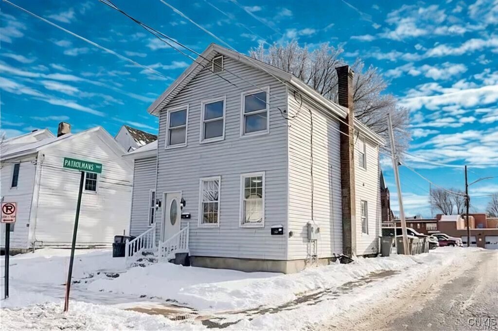 103 W Embargo St in Rome, NY - Foto de edificio