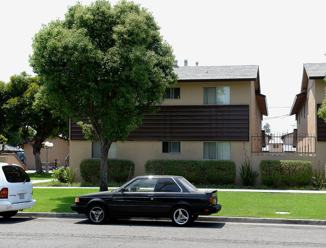 13107 Partridge St in Garden Grove, CA - Foto de edificio - Building Photo