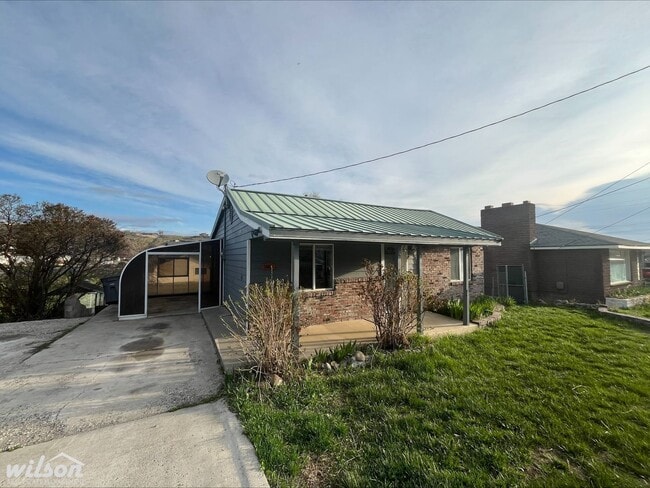 1007 W Fremont Ave in Selah, WA - Building Photo - Building Photo