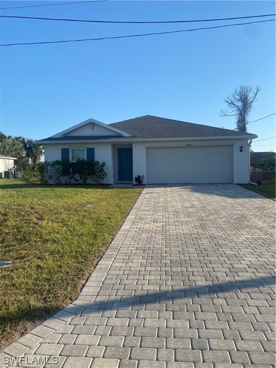 3507 38th St SW in Lehigh Acres, FL - Foto de edificio