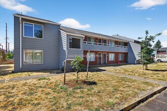 2403 SE 135th Ave in Portland, OR - Building Photo - Building Photo