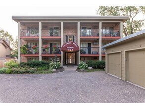 101 Wildwood Beach Rd, Unit 11 in Mahtomedi, MN - Building Photo - Building Photo