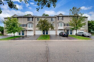 2965 Village Ct in Chanhassen, MN - Building Photo - Building Photo